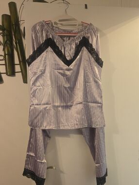 Lavender Pinstripe Lace-Trim Sleep Set - Women’s Pajama Top & Pants